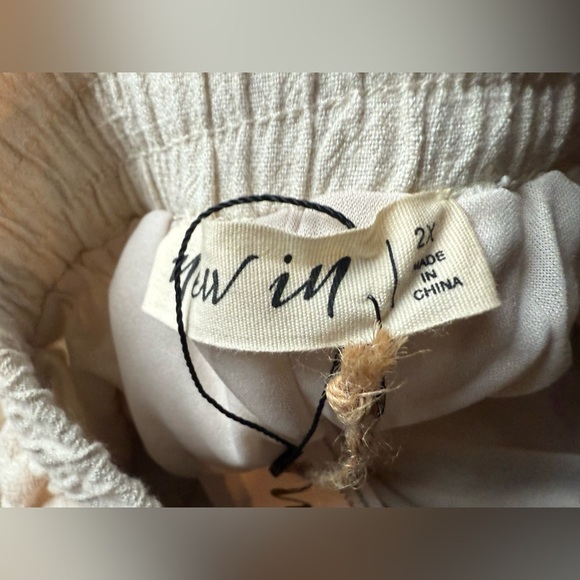 NWT plus size frayed hem linen shorts - Picture 4 of 7